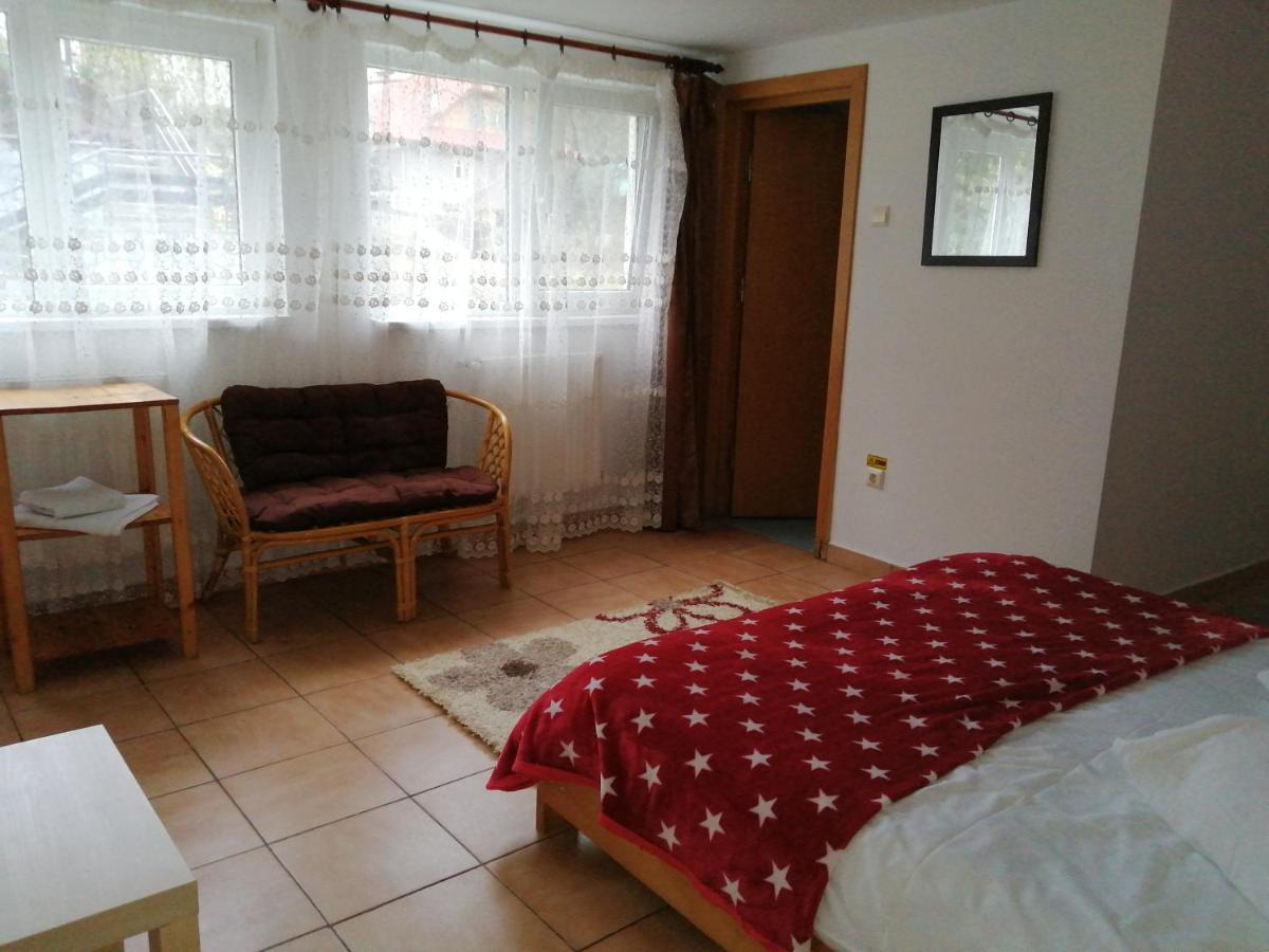 Casa Zura Hotel บุชเตนี ภายนอก รูปภาพ